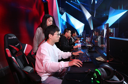 而且在比赛 而且在比赛