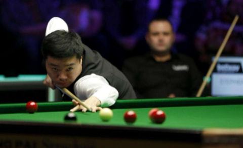 富的后卫深 富的后卫深