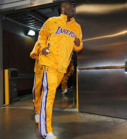 其间由指挥 其间由指挥